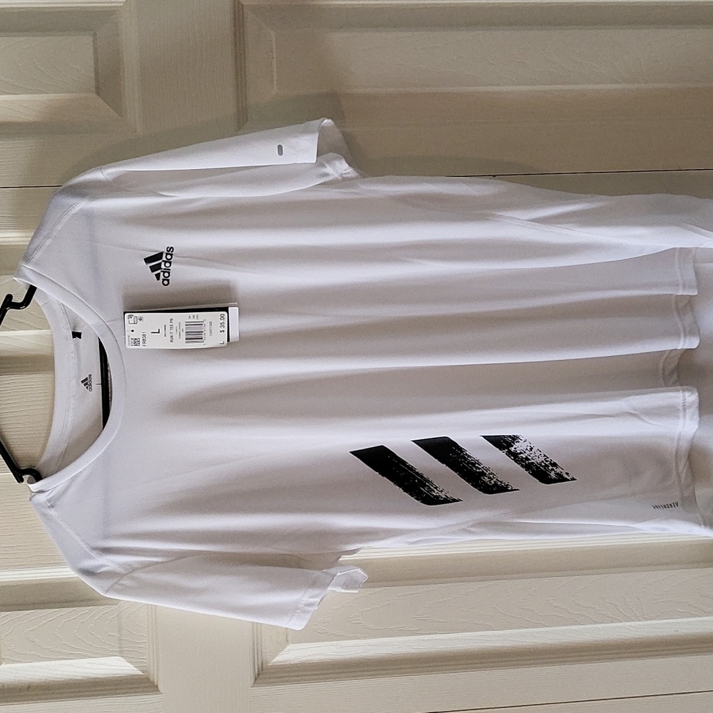 Adidas T-Shirt